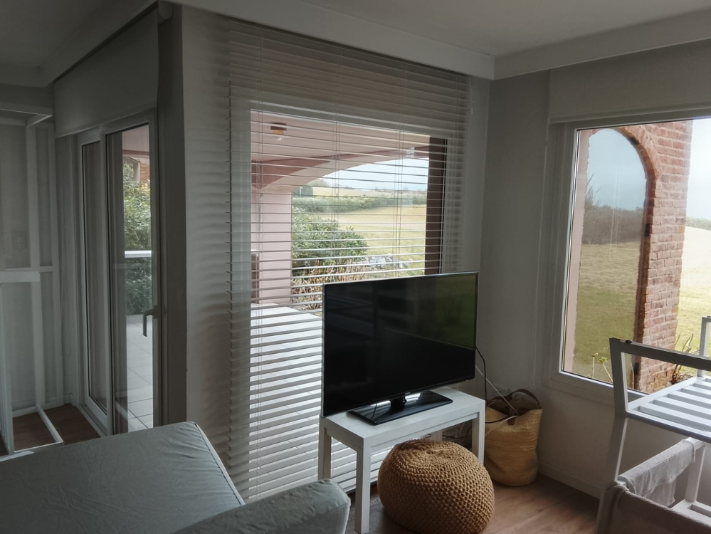 Cortina Hunter Douglas horizontal madera 50 mm color white